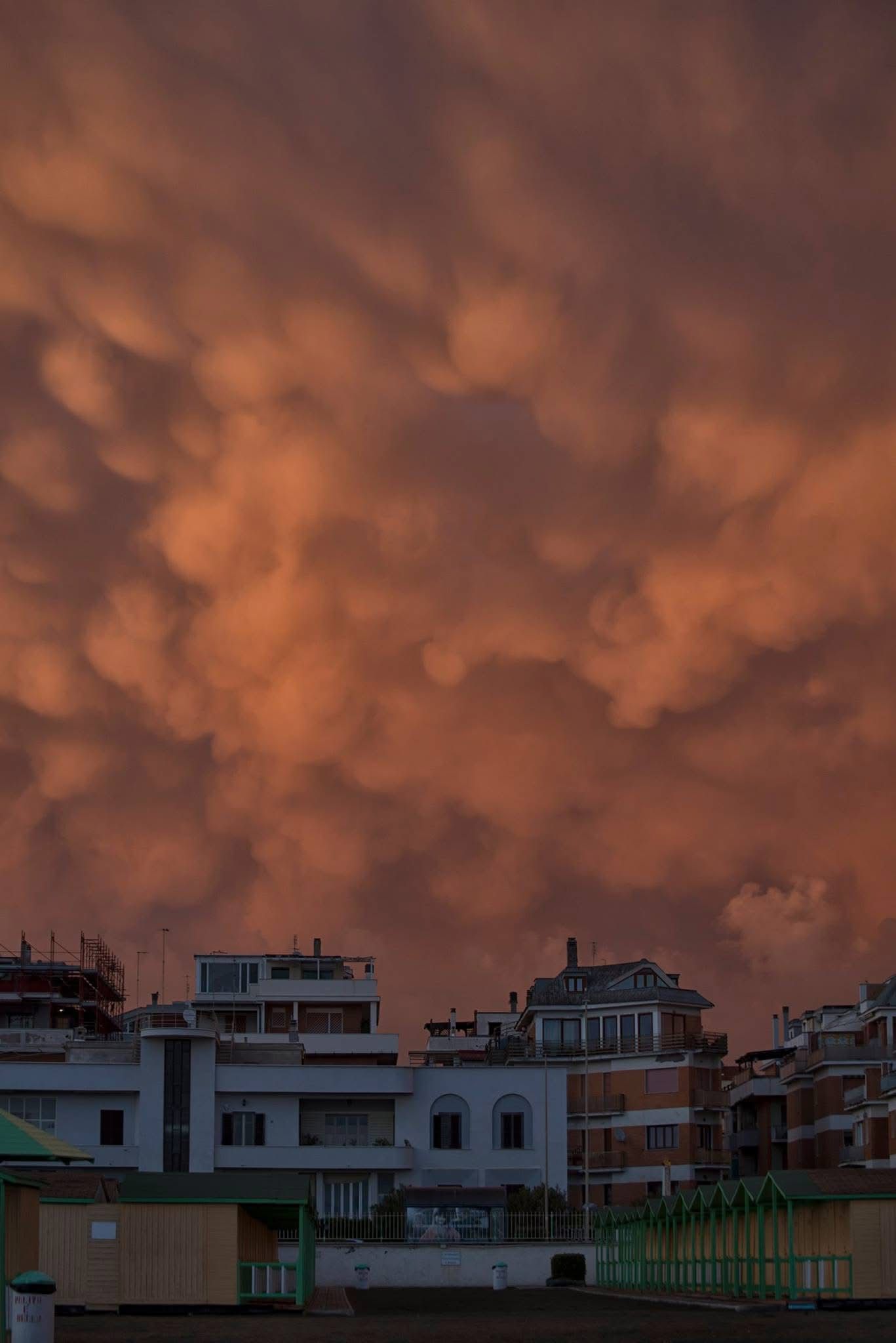 Le nuvole su Ostia: quando il cielo racconta il tempo